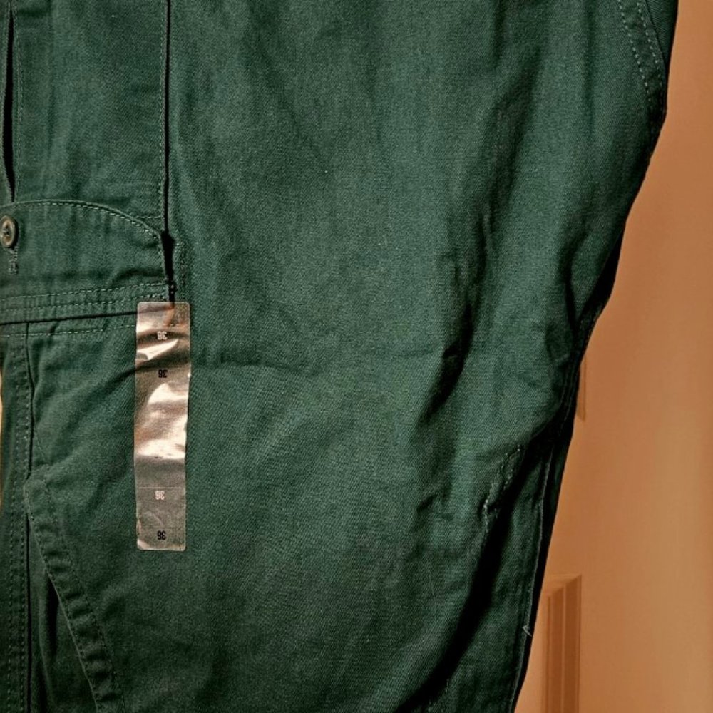 Northwest Territory Size 36 Teal Cargo Shorts w/Belt, NWT